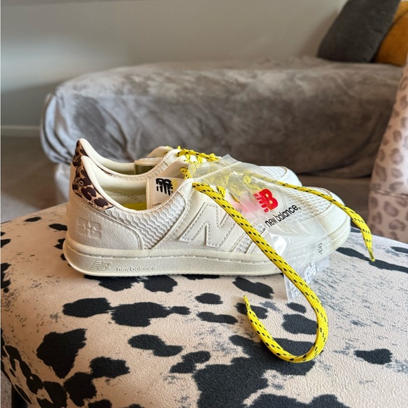 New Balance x Ganni - Picture 1 of 5